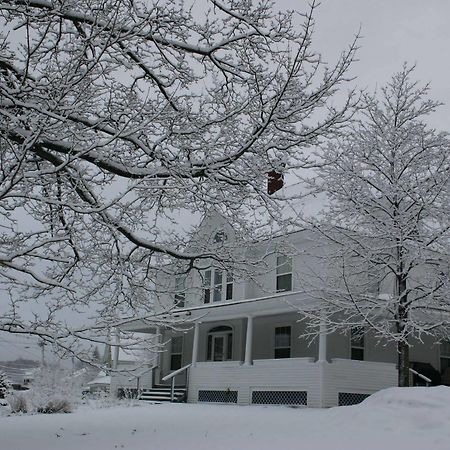 The Young House Bed And Breakfast Millinocket Dış mekan fotoğraf