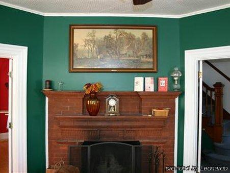 The Young House Bed And Breakfast Millinocket İç mekan fotoğraf