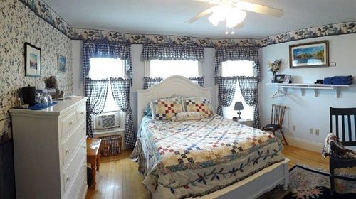The Young House Bed And Breakfast Millinocket Dış mekan fotoğraf