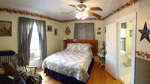 The Young House Bed And Breakfast Millinocket Dış mekan fotoğraf
