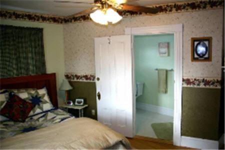 The Young House Bed And Breakfast Millinocket Oda fotoğraf