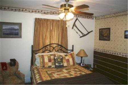 The Young House Bed And Breakfast Millinocket Oda fotoğraf
